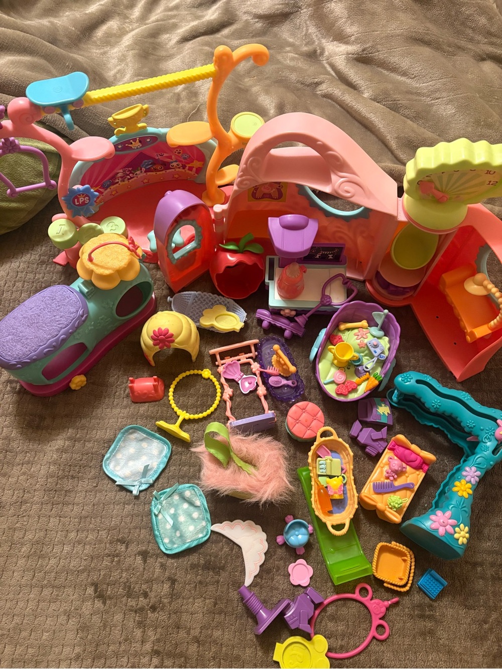 Huge Littlest Pet Shop Accessories Lot LPS